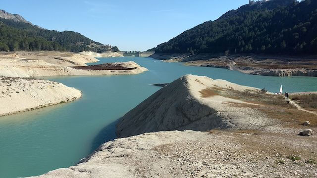 Around the Guadalest reservoir